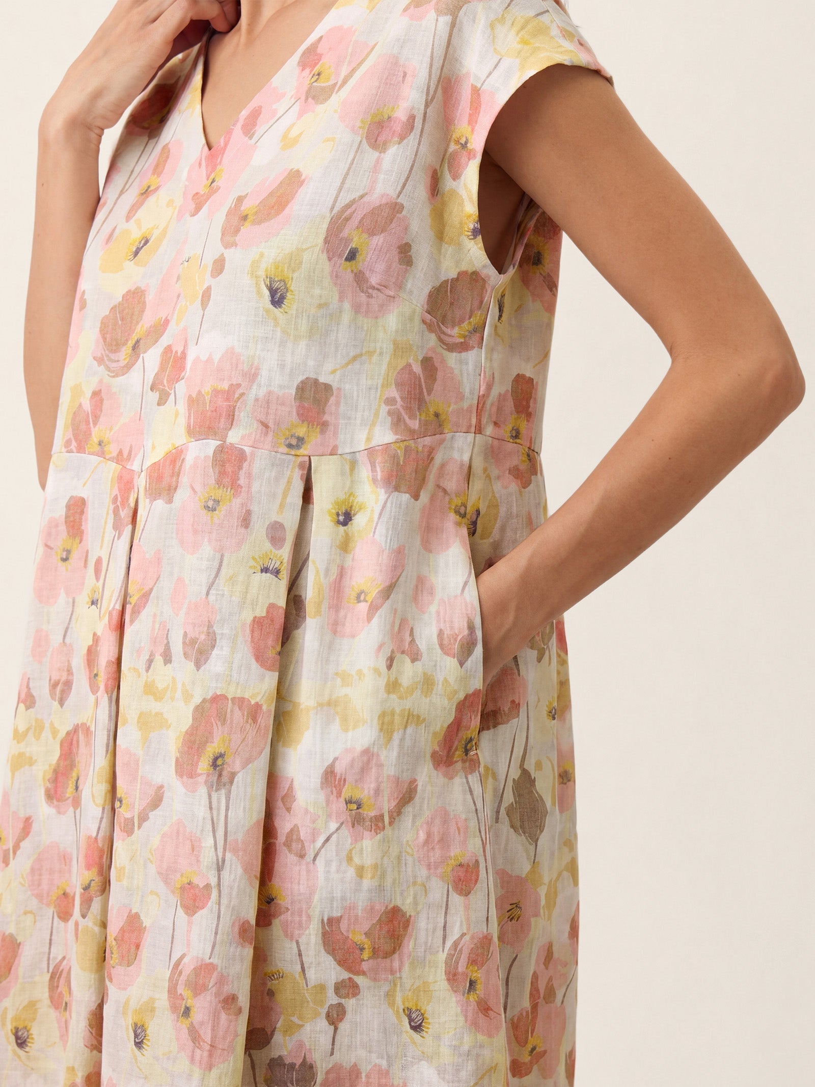 Alveno | Maxi Dress in Lino 100% con Stampa a Garofani e Vita Smerlata