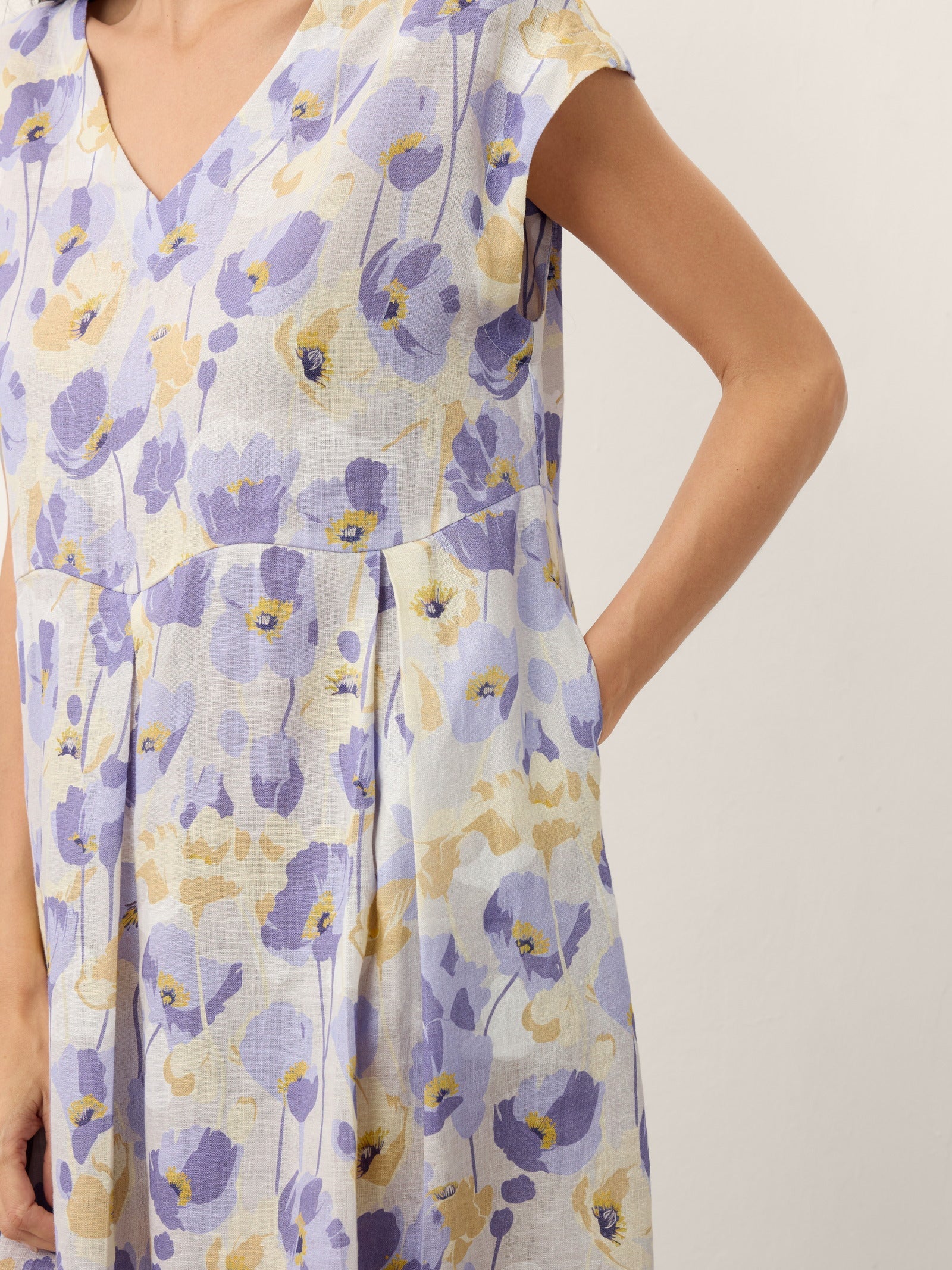 Alveno | Maxi Dress in Lino 100% con Stampa a Garofani e Vita Smerlata
