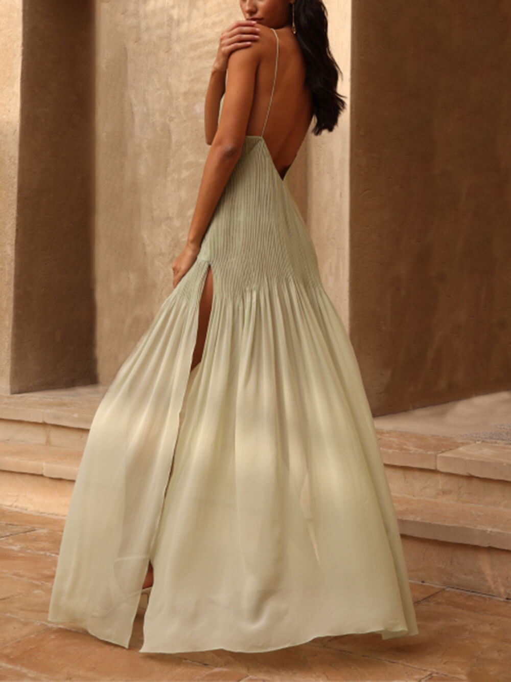 Abito maxi plissé dall'eleganza eterea