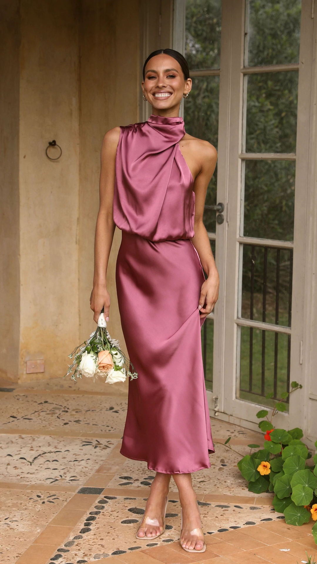 Amber™ | Abito in raso elegante con collo alto oro chiaro